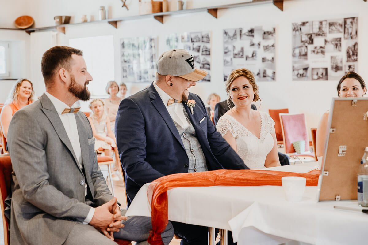 Wilde rockige Hochzeit Eckartsweier Trauung 02