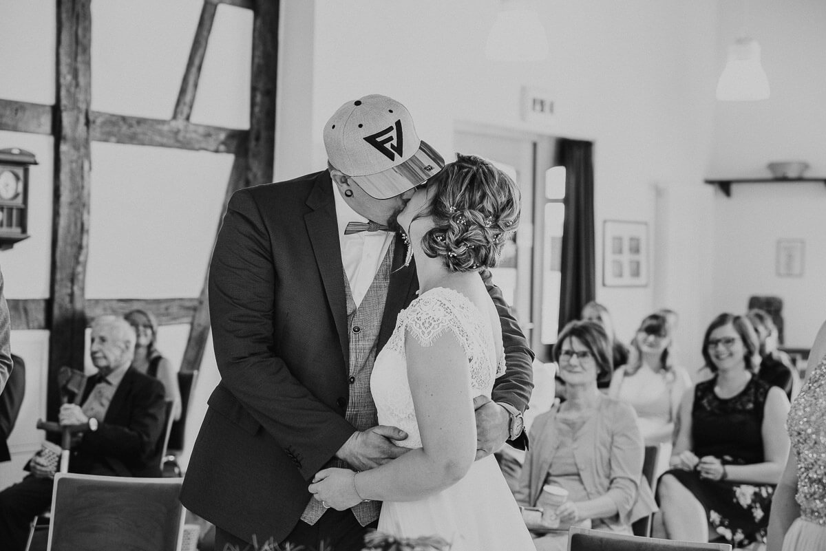 Wilde rockige Hochzeit Eckartsweier Trauung 05