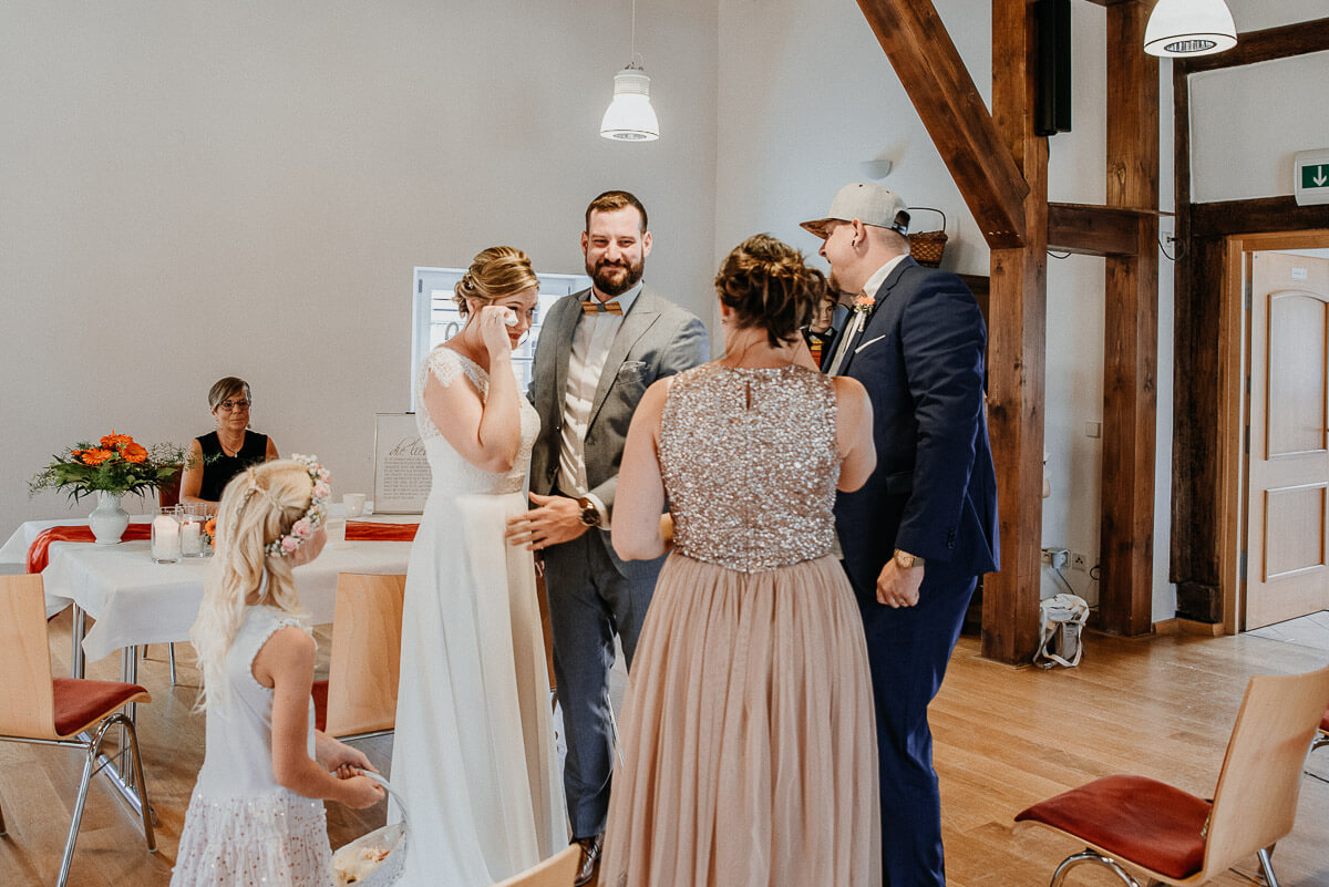 Wilde rockige Hochzeit Eckartsweier Trauung 10