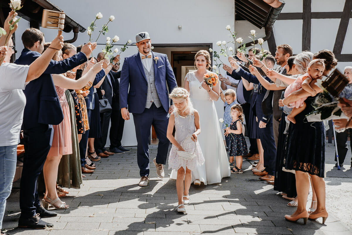 Wilde rockige Hochzeit Eckartsweier Trauung 11