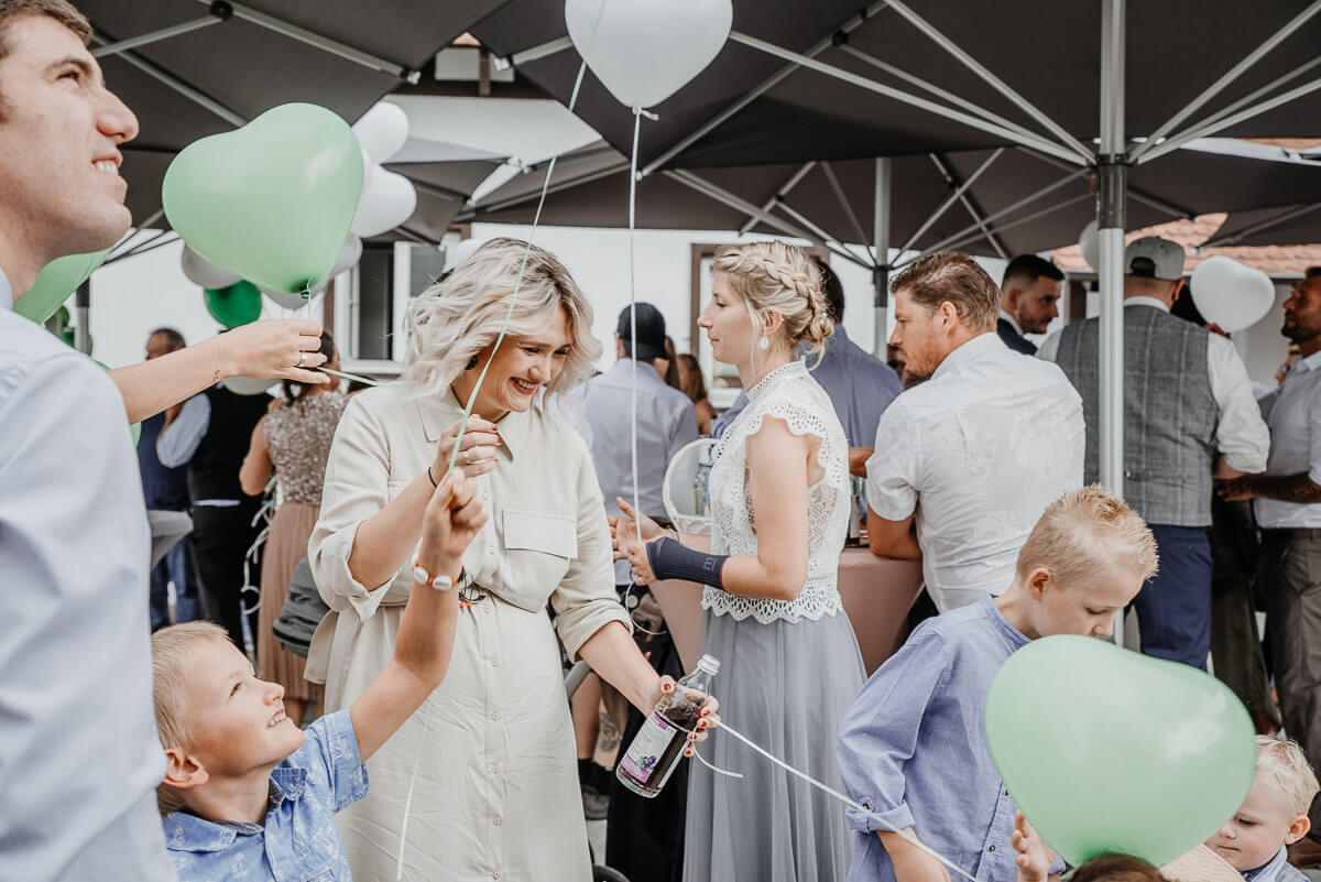 Wilde rockige Hochzeit Eckartsweier Trauung 21