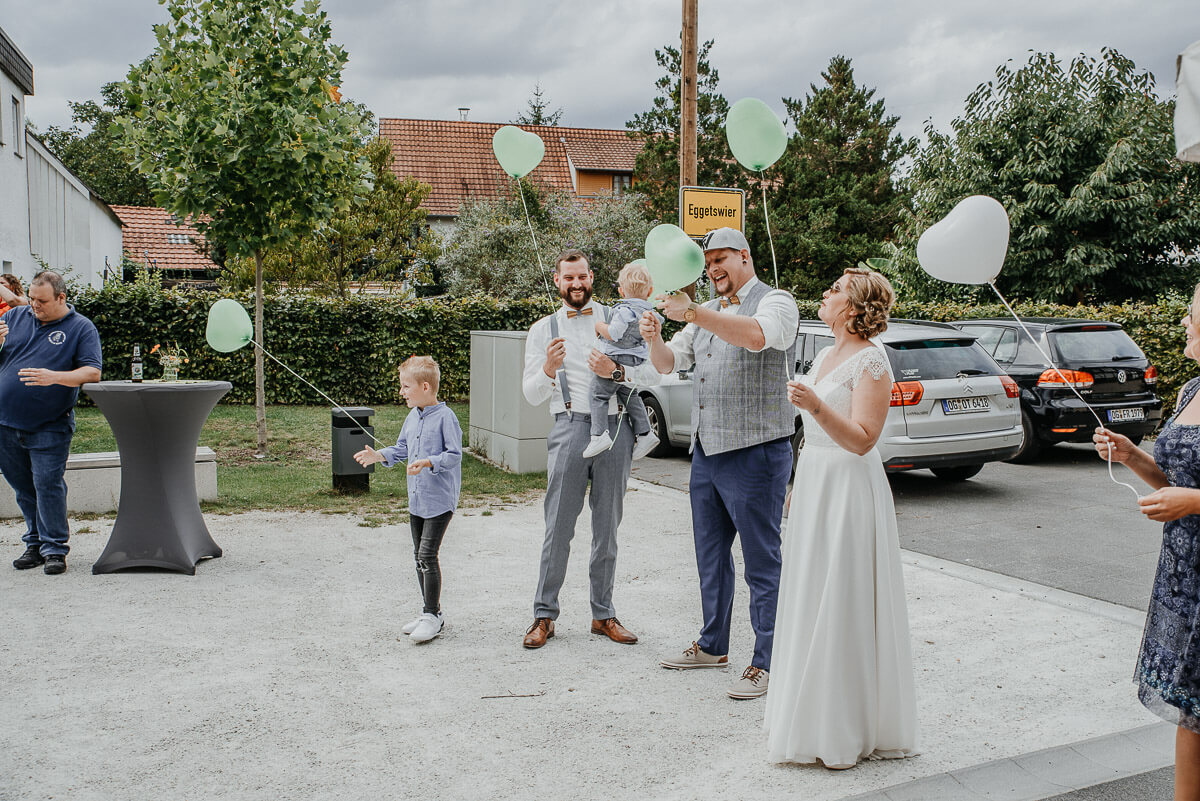 Wilde rockige Hochzeit Eckartsweier Trauung 23